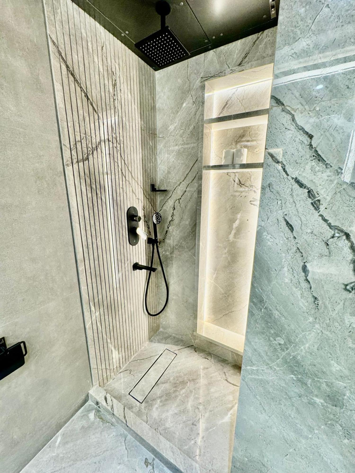 Empire Platinum Suites Nové Dillí Exteriér fotografie